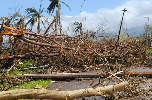 With 10,000 now believed dead, yet another typhoon bears down on devastated Philippines Philippines Typhoon Devastation 2