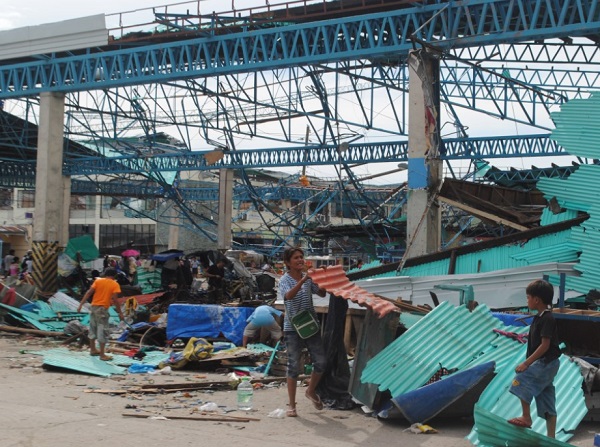 With 10,000 now believed dead, yet another typhoon bears down on devastated Philippines Philippines Typhoon Devastation 6